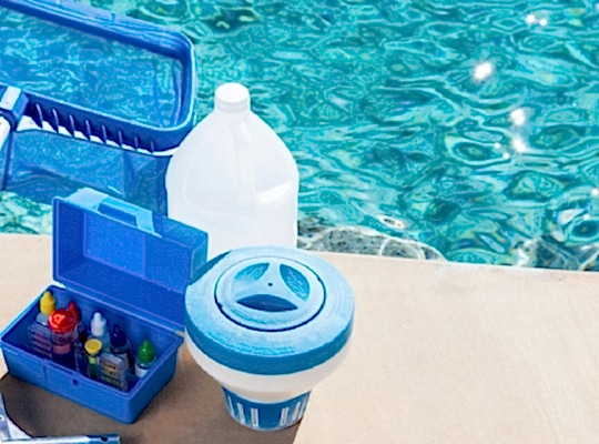 Havuz Kimyasalları Nasıl Kullanılır? Güvenli ve Etkili Havuz Bakımı Rehberi